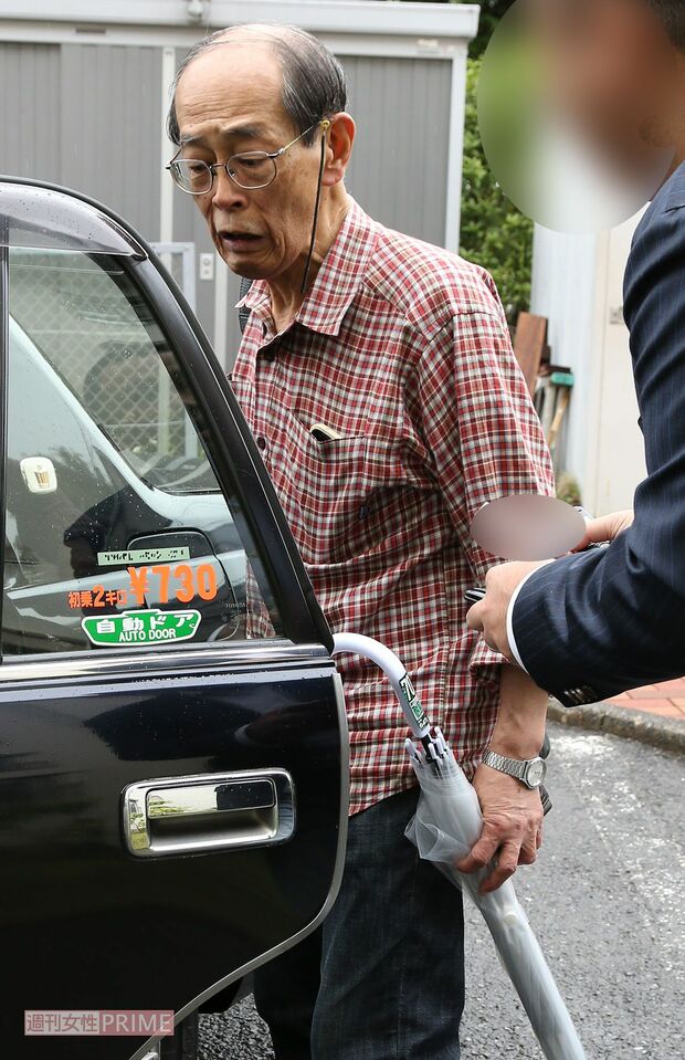 `18年6月、「激やせ疑惑」について直撃取材を受ける志賀廣太郎