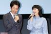 大泉が松に髪型をイジられるなど、“夫婦”の仲のよさを見せた (左から)大泉洋、松たか子 撮影/佐藤靖彦