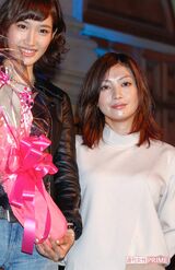 花岡なつみデビューイベントに参加する鬼束ちひろ（2015年）