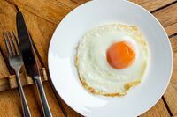 目玉焼き「何をかけて食べる?」ランキング、第一位はやっぱりあの調味料