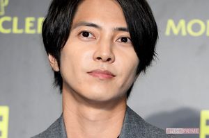 山下智久 表紙の雑誌がネットで価格高騰 木村拓哉を超える人気のワケ ニュース概要 週刊女性prime