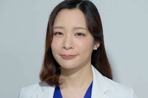 古賀愛子先生 美容外科医・心療内科医。東京大学医学部附属病院で心身医学を専攻。大手美容外科勤務を経て、現在は「Hanabeautyclinic」で院長を務める。