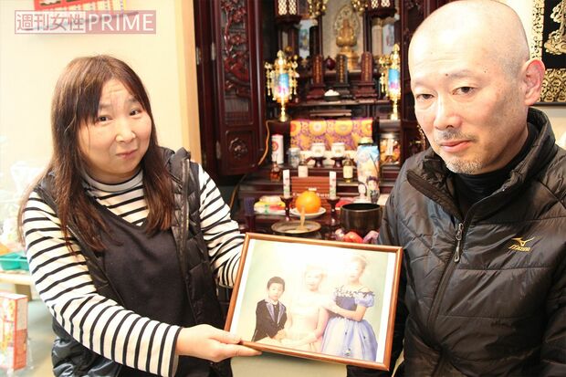 大輔さんの七五三の写真。撮影当時、成長した麻里さんのドレス姿を見て、裕行さんは涙を流したと、ひとみさんが振り返っていた