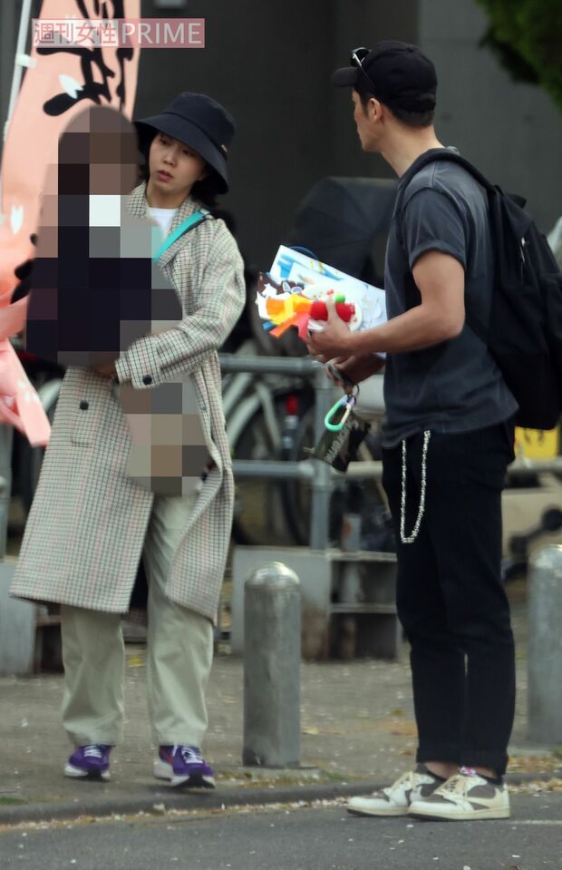 2023年4月、夫婦そろって第1子の送迎をしていた木南晴夏と玉木宏