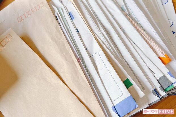 熊谷さんの手元には3千円袋がこんなにたくさん！