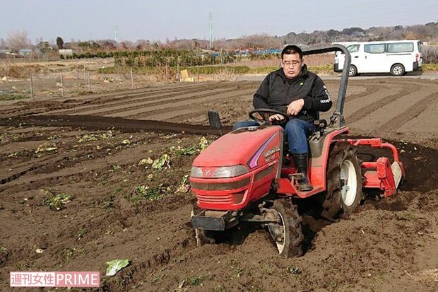 彩豪農園では自らトラクターに乗ることも
