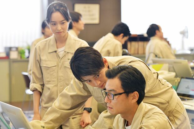 日曜劇場『下町ロケット』
出演／阿部寛、土屋太鳳、竹内涼真、安田顕、立川談春、吉川晃司ほか