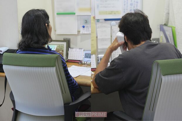 コロナ流行で電話が増えたが、感染不安や感染対策で相談員の稼働率は下がっているという