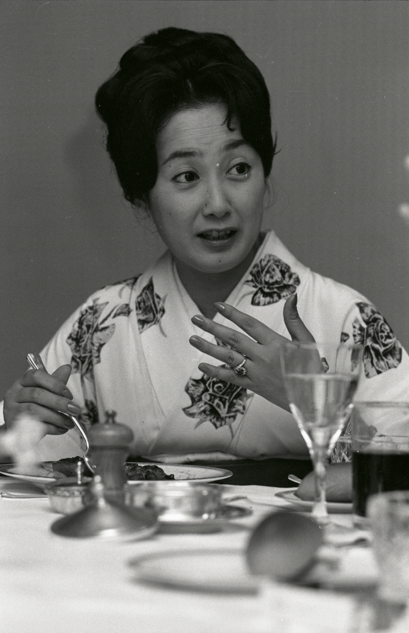 扇千景さん「何人分も挑戦させてもらった人生」宝塚から政界ヘ「夫の不倫」「セクハラ野次」にも動じない“女傑”のような生き様（3ページ目