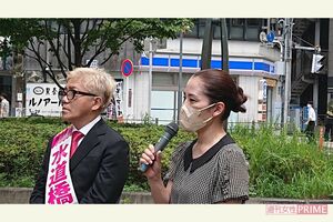 選挙の応援に駆けつけた、水道橋博士の奥さま（長井秀和のTwitterより）
