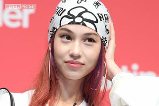 水原希子が新アパレルブランド『kiiks』をPRも、海中遊泳する姿が「素っ裸に見え…