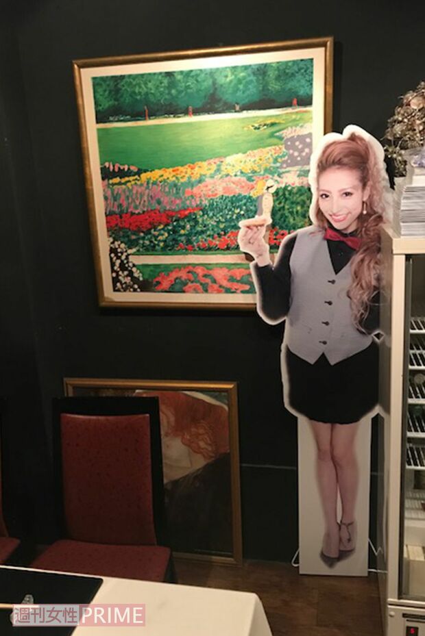 加藤紗里の等身大パネル