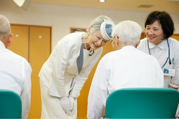 東日本大震災の復興視察の際に宮城県のハンセン病療養所を訪問された('14年7月)