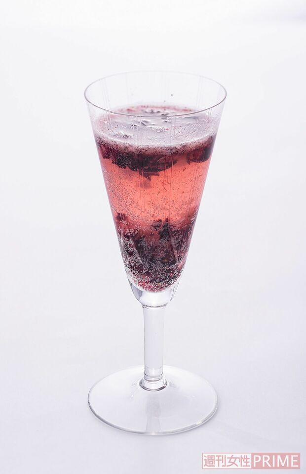 お手ごろワインも華やかカクテルに「ベリースパークリングワイン」