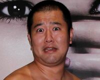 とにかく明るい安村「ゴールデン使いづらい」裸芸が壁に