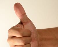 中南米では“いいね!”のあのポーズは侮辱の意味になる