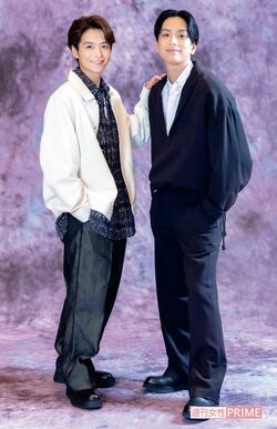 黒羽麻璃央（右）、小池徹平（左）　撮影／佐藤靖彦