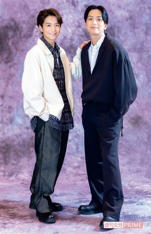 黒羽麻璃央(右)、小池徹平(左) 撮影/佐藤靖彦