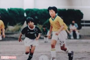小1のとき、兄・源気の影響で始めたサッカーに魅せられ、夢を追い続けた永里（写真右）