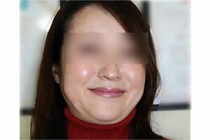 自称看護師の51歳女性(SNSより、編集部で一部加工)