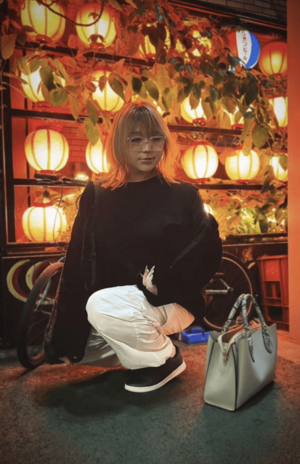 誰かと思った！可愛い！とコメントが相次いだりんごちゃん（公式インスタグラムより）