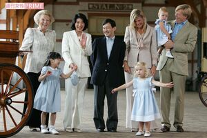 ’06年8月、皇太子ご一家（当時）はオランダ静養中、王室メンバーと馬車庫を見学された