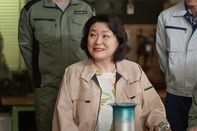 我妻花江（久保田磨希）