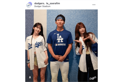 韓国出身のドジャース・キムヘソンと記念撮影をする宮脇とウンチェ(ドジャース公式インスタグラムより)