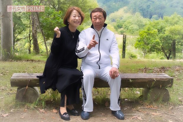 入院する前の元気な橋幸夫さん（右）妻・真由美さん（左）