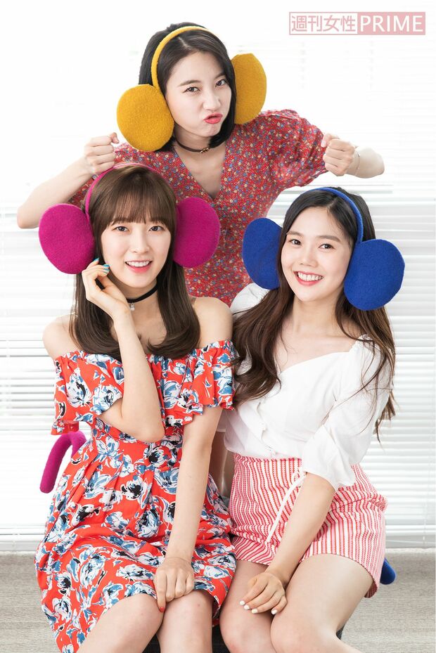 (上)ビニ、(左)アリン、(右)ヒョジョン　撮影／廣瀬靖士