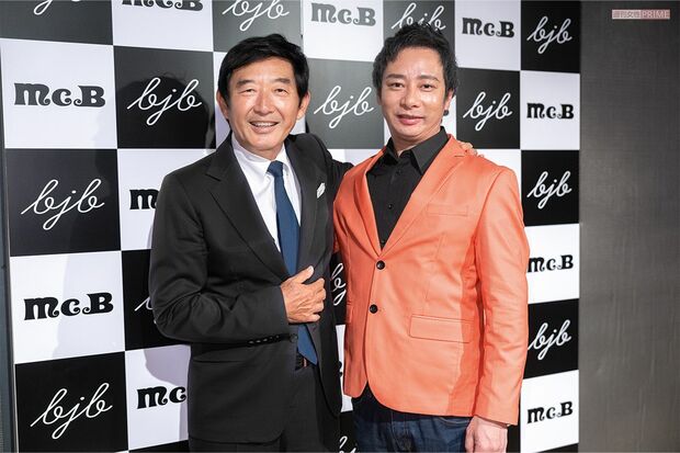 50歳から6歳(!)まで、現在子どもは5人。長男のいしだ壱成とともに(撮影/佐藤靖彦)