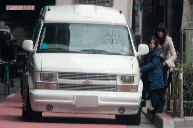 2012年3月、CocomiとKoki,を迎えにきた工藤静香