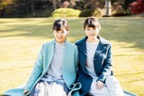 佳子さま26歳のお誕生日に公開された近影お写真、姉・眞子さんとのツーショット（2020年12月4日宮内庁撮影）