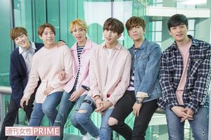 U-KISSの6人。左から、ケビン(25)、フン(25)、ジュン(20)、キソプ(26)、スヒョン(27)、イライ(25) 撮影/高梨俊浩