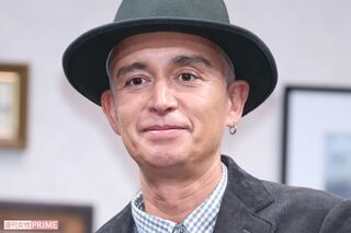 マーク・パンサー「僕のせいで天国に…」愛猫失踪“SOS”の2日後に死亡を報告も“リードなし”バルコニー写真に「ドン引き」「逃げるに決まってる」大炎上