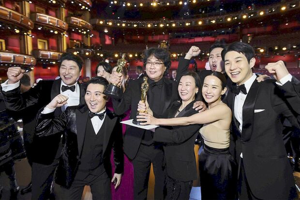 【パラサイト半地下の家族】世界的に問題になっている格差をテーマにした作品として注目され、映画界最高峰の米アカデミー賞で作品賞と監督賞などを受賞した