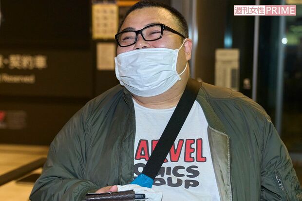 『週刊女性』の直撃取材に答える『響』の長友光弘