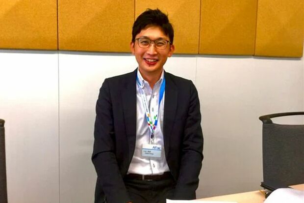 職場での小杉さん（写真：筆者撮影／東洋経済オンライン）