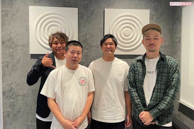 『株式会社パッチューネ』左奥が代表取締役の伊波恒樹氏。手前左が岡田康太、隣がお笑いコンビ『こゝろ』左から横荒木蟹尾、山出谷ショートケーキ