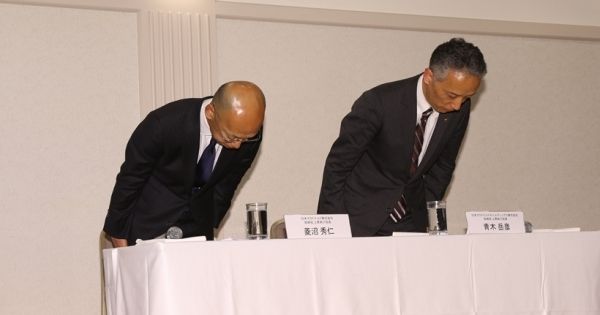 異物混入を受け1月に行ったマクドナルドの謝罪会見。客離れは深刻化した