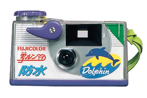 写ルンです防水（1991年発売）深さ約３メートルまでの耐水性能を備えた。水や汚れがつきそうなところでも安心