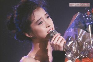 1987年、日本歌謡大賞授賞式に登場した中森明菜