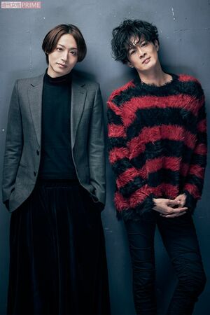 （写真左から）前山剛久、新納慎也　撮影／廣瀬靖士