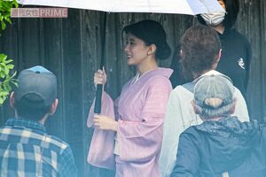 2025年4月14日、フジドラマ『波うららかに、めおと日和』撮影に臨んだ芳根京子