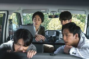 洋輔は同窓会で再会した友人たちに誘われ、体罰教師への仕返し計画に加わる　(c)東海テレビ