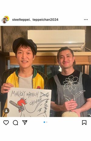 千原ジュニアが贈ったイラストと針金アートのお花（スチール哲平のインスタグラムより）