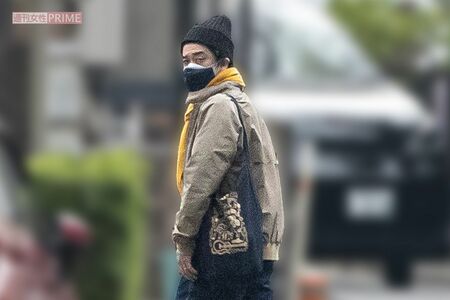 2022年4月上旬、当時の自宅マンションから出てきた榊英雄監督