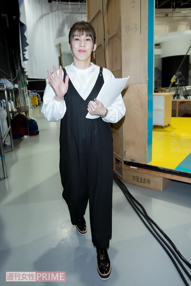 【7】お疲れさまでした！　8時に放送が終了。「2時間10分って、数字だけ聞くと長く感じますが、驚くほどあっという間に感じます」。そのあとも取材を受けたりと、彼女の1日はまだまだ続く……　撮影／齋藤周造