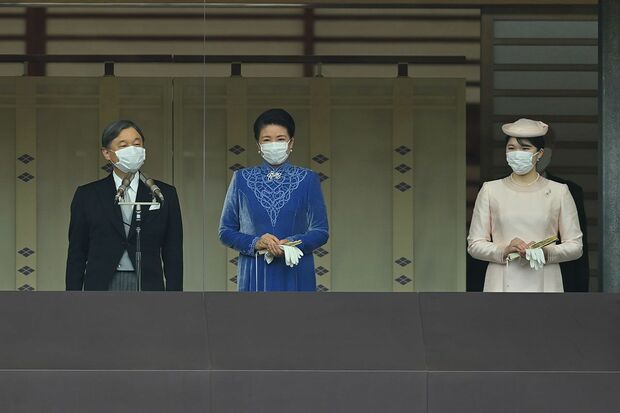 初めての天皇誕生日の一般参賀となった2023年、マスク姿でお出ましに