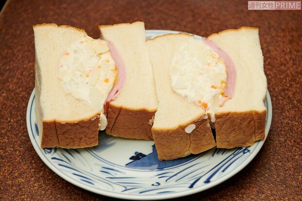 ハムポテトサンド　このボリュームで500円　撮影／山田智絵